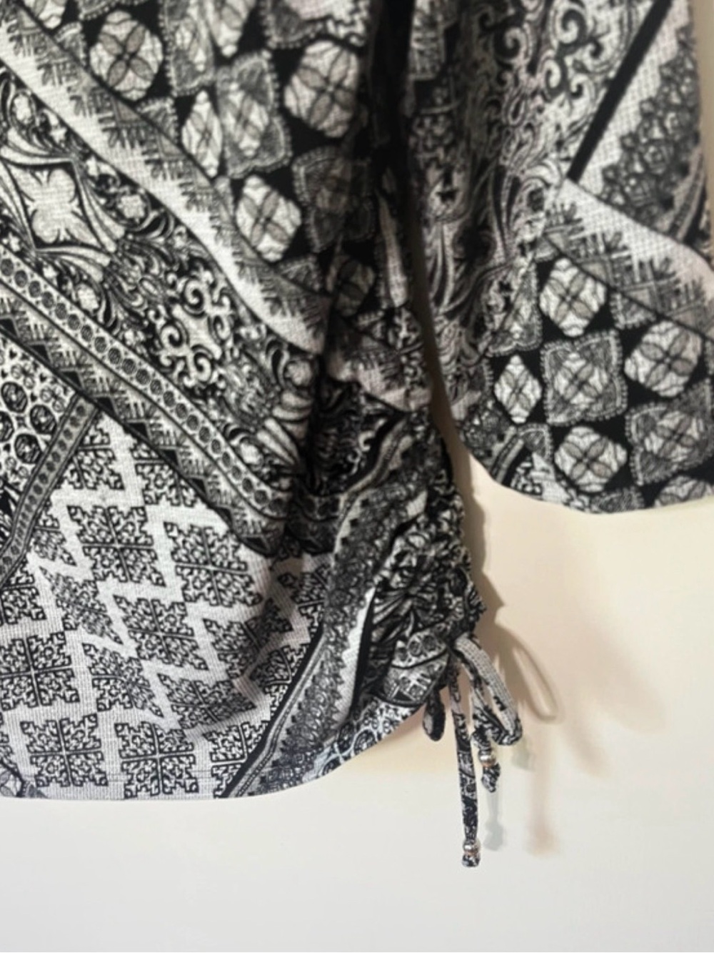 Ruby Rd. Black & Gray Patterned Long Sleeve Ruched Side Top - Picture 2 of 4